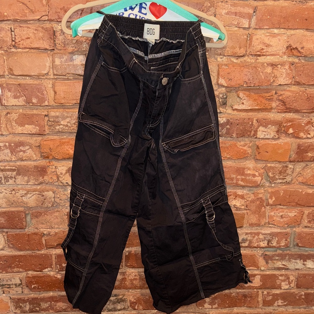 BDG Black Wide-Leg Cargo Pants with Contrast Stitching